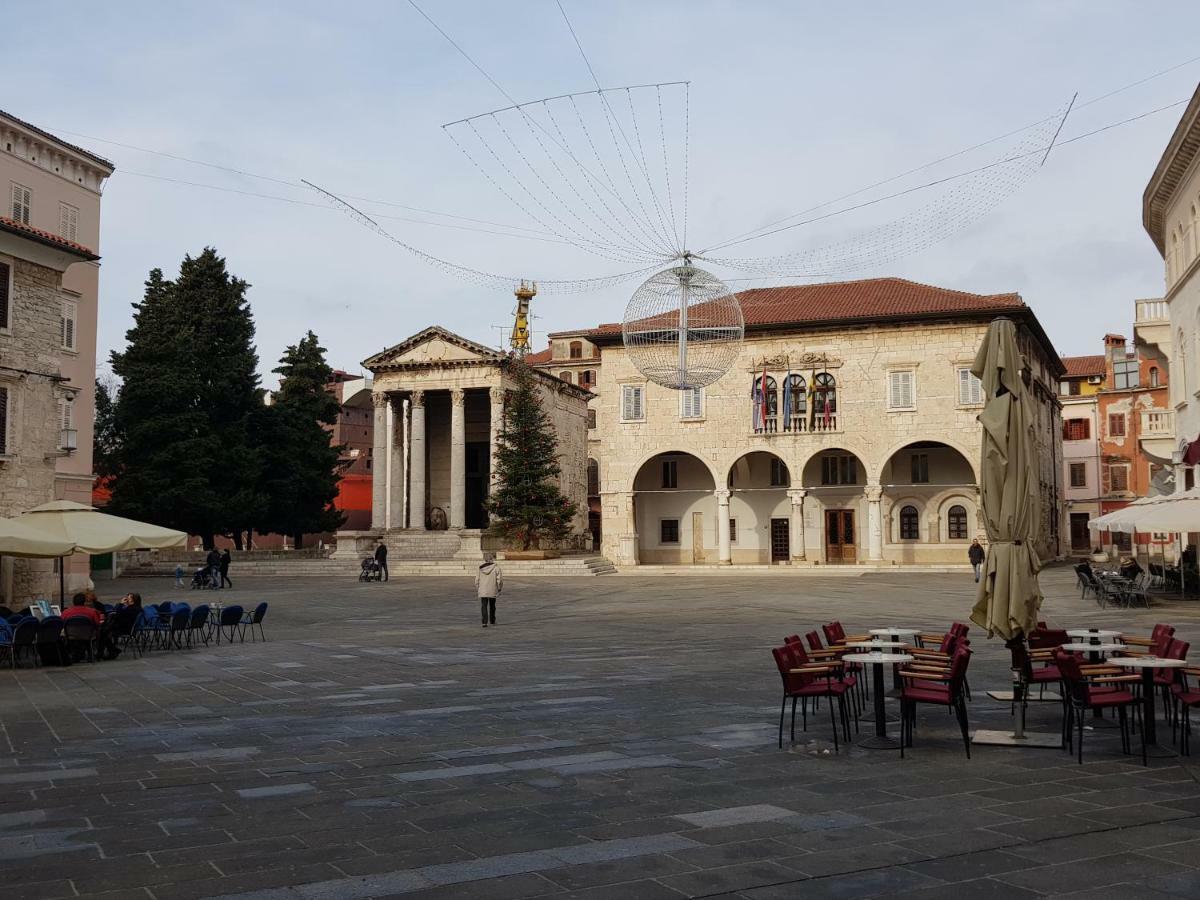 Noemi City Apartments Pula Exterior foto